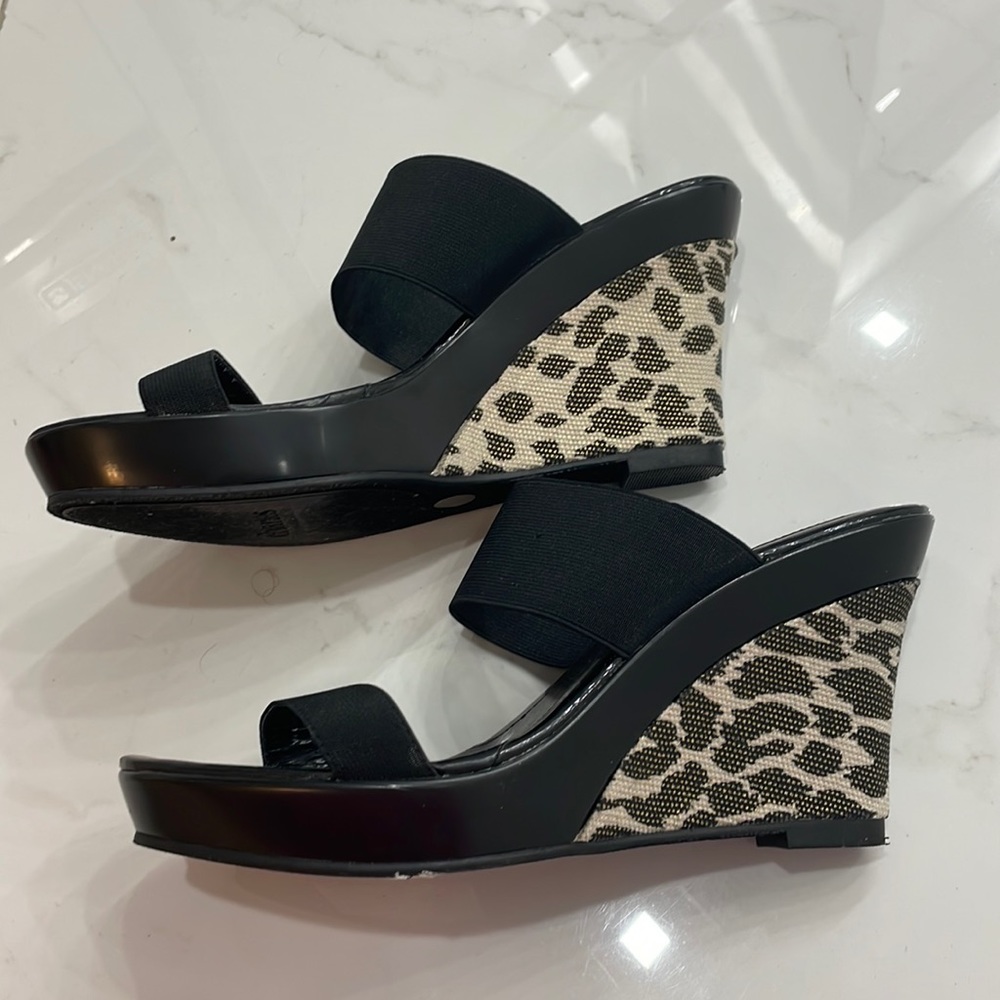 NWOT Charles by Charles David wedge sandal